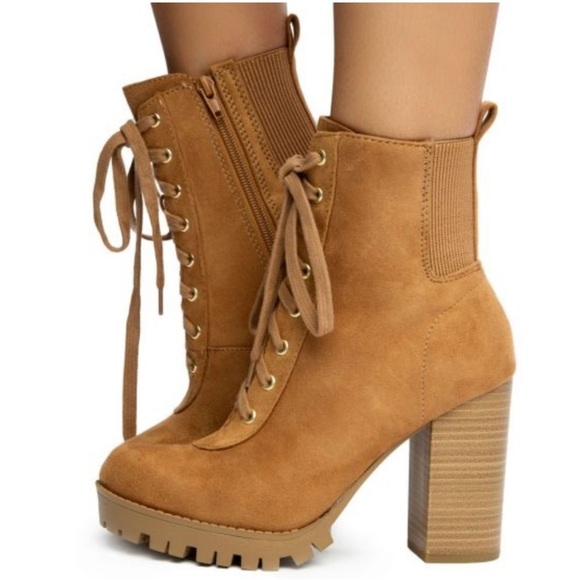 New Look Women’s SZ 9/40 Tan Lace Up Heeled Boots Booties Block Hiker Love Sole - Picture 1 of 8